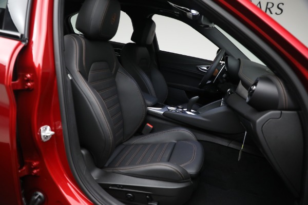 New 2025 Alfa Romeo Giulia Intensa for sale $54,575 at Alfa Romeo of Greenwich in Greenwich CT 06830 17