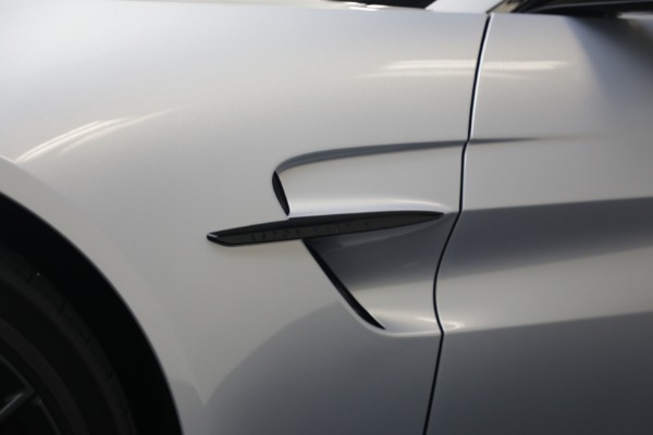 New 2026 Aston Martin Vantage Roadster for sale $274,300 at Alfa Romeo of Greenwich in Greenwich CT 06830 27