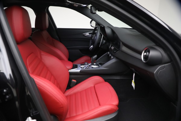 New 2026 Alfa Romeo Giulia VELOCE for sale $57,041 at Alfa Romeo of Greenwich in Greenwich CT 06830 18