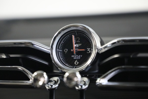 New 2025 Bentley Bentayga V8 for sale Sold at Alfa Romeo of Greenwich in Greenwich CT 06830 21