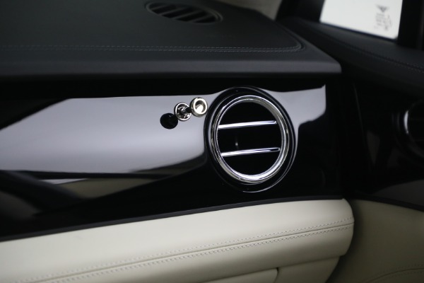 New 2025 Bentley Bentayga V8 for sale Sold at Alfa Romeo of Greenwich in Greenwich CT 06830 28