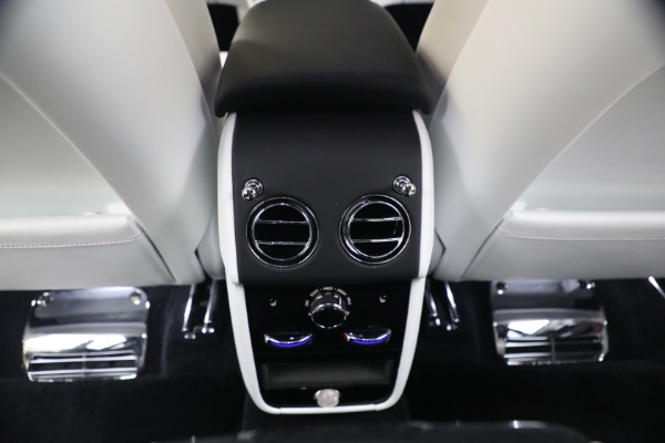 Used 2025 Rolls-Royce Black Badge Cullinan for sale $469,900 at Alfa Romeo of Greenwich in Greenwich CT 06830 27