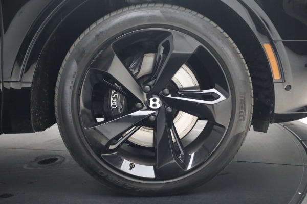 Used 2023 Bentley Bentayga EWB Azure V8 First Edition for sale $173,900 at Alfa Romeo of Greenwich in Greenwich CT 06830 17