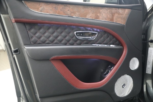 Used 2022 Bentley Bentayga V8 for sale $151,900 at Alfa Romeo of Greenwich in Greenwich CT 06830 17