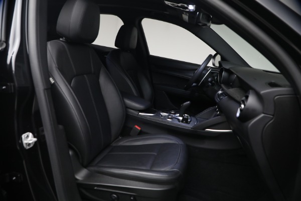 Used 2022 Alfa Romeo Stelvio Sprint for sale $24,900 at Alfa Romeo of Greenwich in Greenwich CT 06830 17