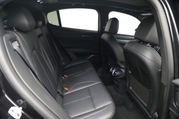 Used 2022 Alfa Romeo Stelvio Sprint for sale $24,900 at Alfa Romeo of Greenwich in Greenwich CT 06830 20