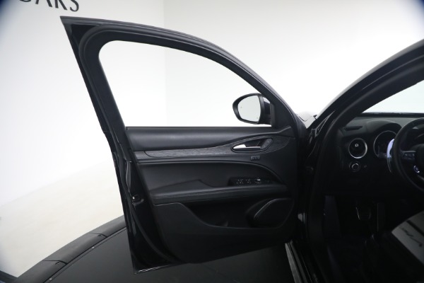 Used 2022 Alfa Romeo Stelvio Sprint for sale $24,900 at Alfa Romeo of Greenwich in Greenwich CT 06830 24