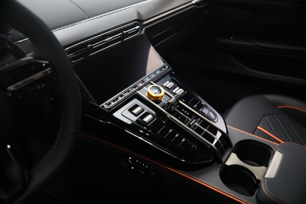 New 2026 Aston Martin Vantage S for sale $251,000 at Alfa Romeo of Greenwich in Greenwich CT 06830 22