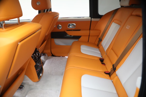 Used 2023 Rolls-Royce Black Badge Cullinan for sale $389,900 at Alfa Romeo of Greenwich in Greenwich CT 06830 27