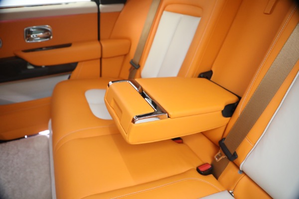 Used 2023 Rolls-Royce Black Badge Cullinan for sale $389,900 at Alfa Romeo of Greenwich in Greenwich CT 06830 28