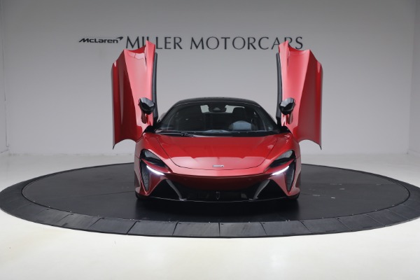 Used 2023 McLaren Artura Performance for sale $179,900 at Alfa Romeo of Greenwich in Greenwich CT 06830 13