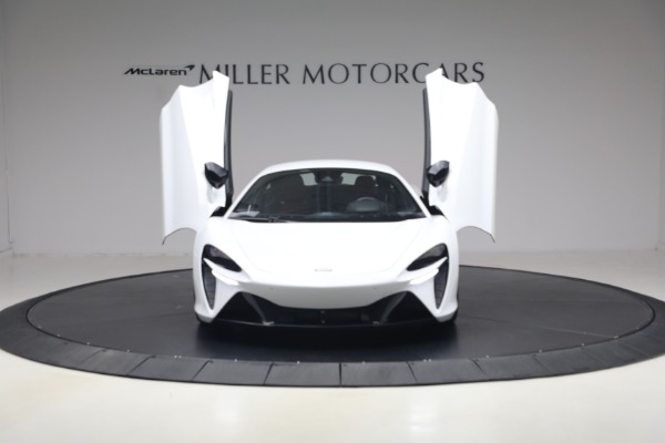 Used 2023 McLaren Artura TechLux for sale $164,900 at Alfa Romeo of Greenwich in Greenwich CT 06830 21