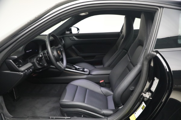 Used 2025 Porsche 911 Carrera for sale $137,900 at Alfa Romeo of Greenwich in Greenwich CT 06830 16