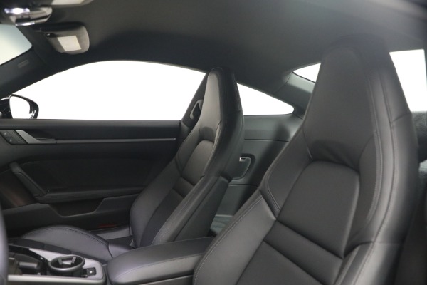 Used 2025 Porsche 911 Carrera for sale $137,900 at Alfa Romeo of Greenwich in Greenwich CT 06830 17