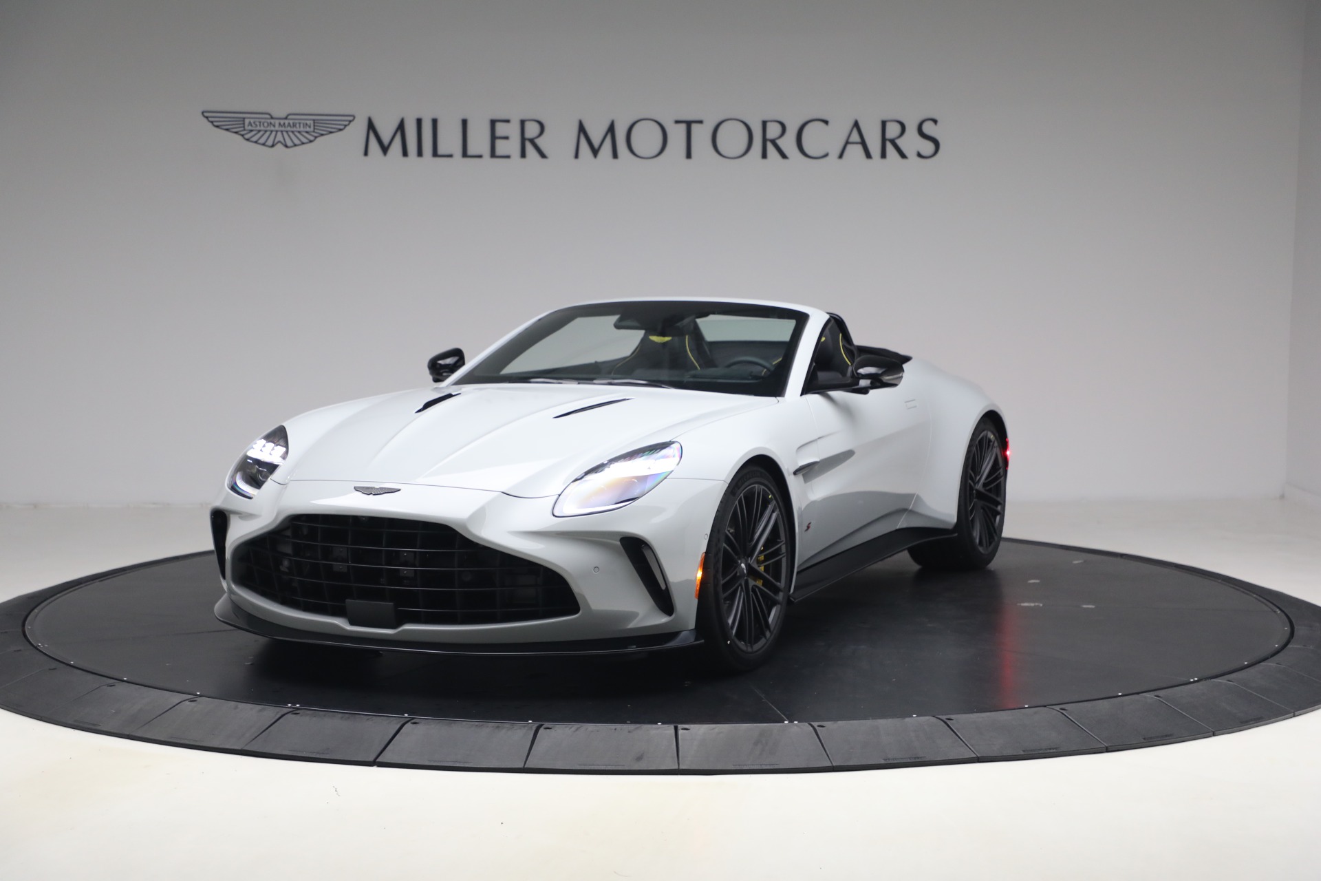 New 2026 Aston Martin Vantage S Roadster for sale $261,400 at Alfa Romeo of Greenwich in Greenwich CT 06830 1