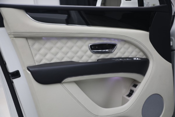 Used 2022 Bentley Bentayga V8 for sale $137,900 at Alfa Romeo of Greenwich in Greenwich CT 06830 18