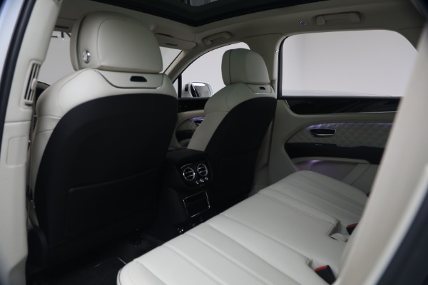 Used 2022 Bentley Bentayga V8 for sale $137,900 at Alfa Romeo of Greenwich in Greenwich CT 06830 22