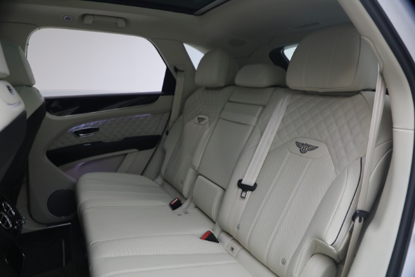 Used 2022 Bentley Bentayga V8 for sale $137,900 at Alfa Romeo of Greenwich in Greenwich CT 06830 24