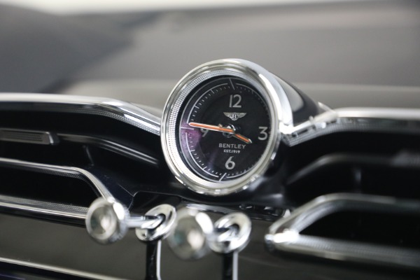 Used 2022 Bentley Bentayga V8 for sale $137,900 at Alfa Romeo of Greenwich in Greenwich CT 06830 25
