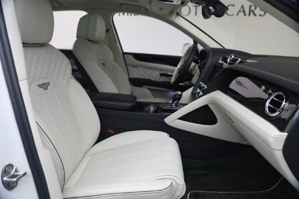 Used 2022 Bentley Bentayga V8 for sale $137,900 at Alfa Romeo of Greenwich in Greenwich CT 06830 27
