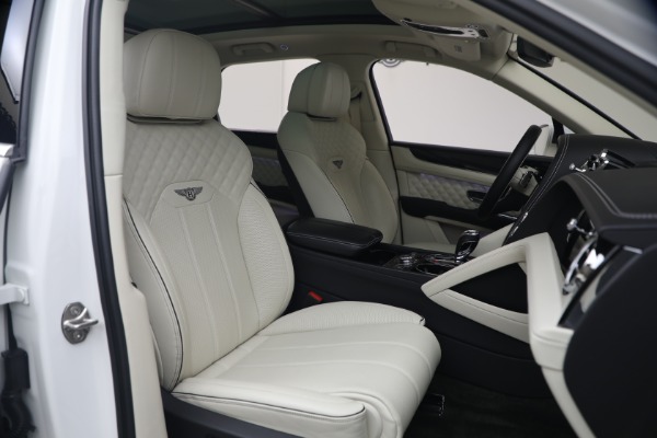 Used 2022 Bentley Bentayga V8 for sale $137,900 at Alfa Romeo of Greenwich in Greenwich CT 06830 28