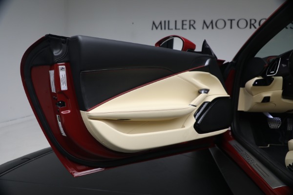 Used 2025 Ferrari Roma Spider for sale $317,900 at Alfa Romeo of Greenwich in Greenwich CT 06830 21