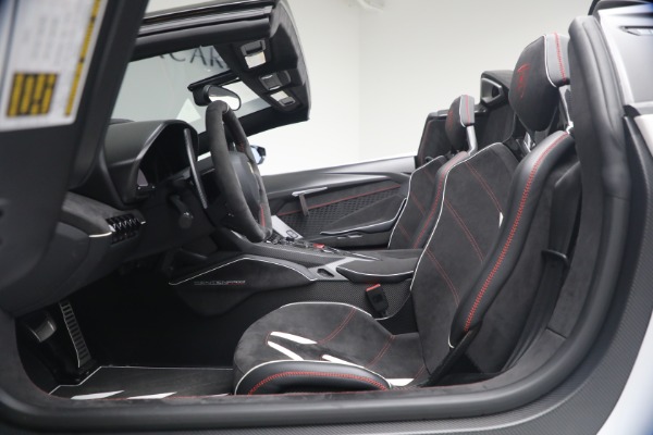 Used 2017 Lamborghini Centenario Roadster for sale $3,995,000 at Alfa Romeo of Greenwich in Greenwich CT 06830 11