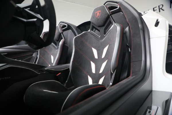 Used 2017 Lamborghini Centenario Roadster for sale $3,995,000 at Alfa Romeo of Greenwich in Greenwich CT 06830 12