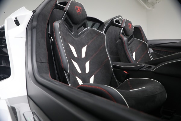 Used 2017 Lamborghini Centenario Roadster for sale $3,995,000 at Alfa Romeo of Greenwich in Greenwich CT 06830 15