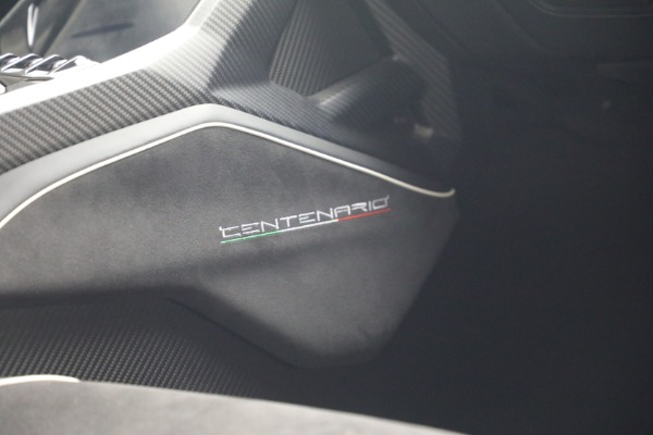 Used 2017 Lamborghini Centenario Roadster for sale $3,995,000 at Alfa Romeo of Greenwich in Greenwich CT 06830 21