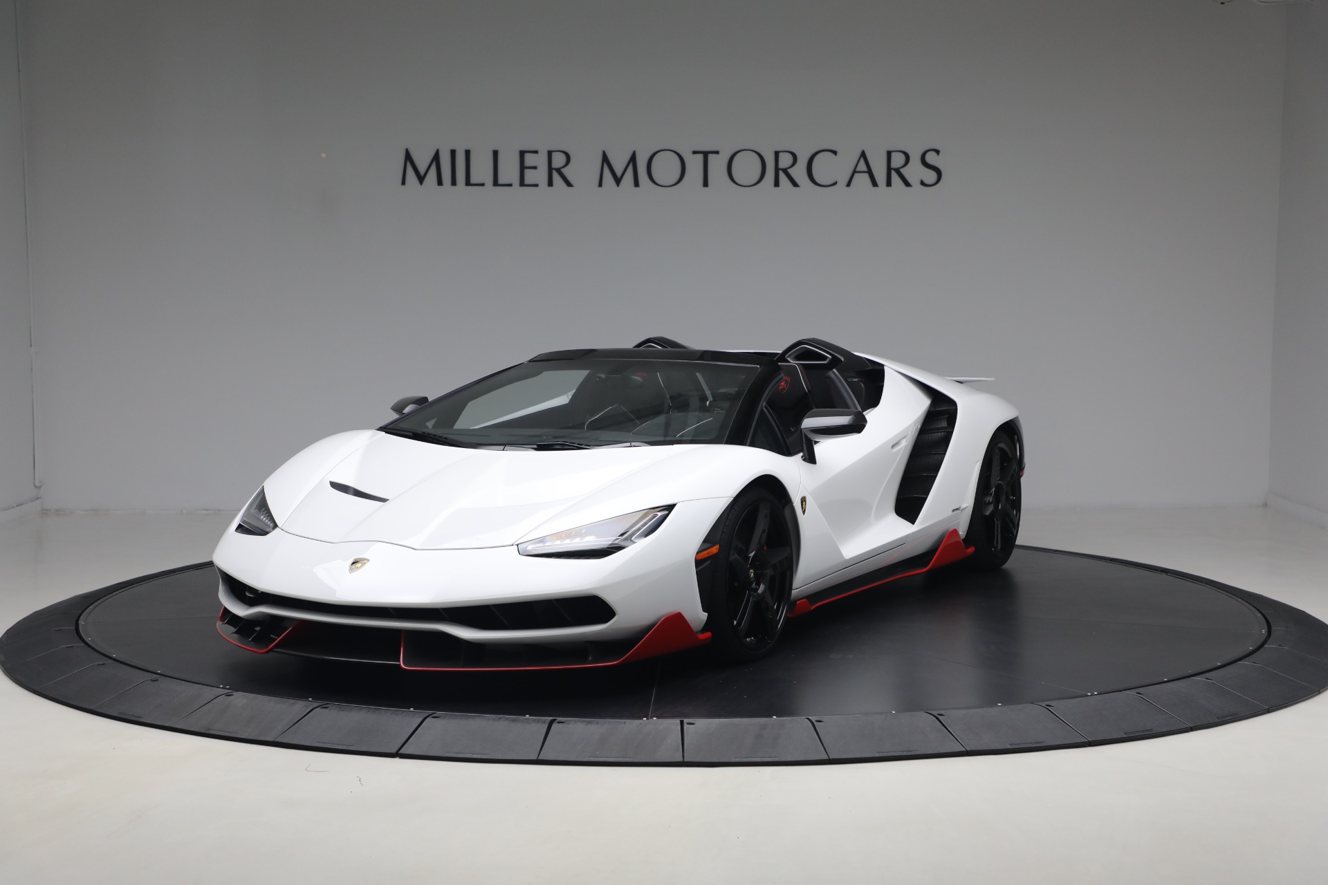 Used 2017 Lamborghini Centenario Roadster for sale $3,995,000 at Alfa Romeo of Greenwich in Greenwich CT 06830 1