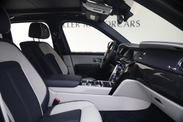 Used 2022 Rolls-Royce Black Badge Cullinan for sale Call for price at Alfa Romeo of Greenwich in Greenwich CT 06830 19