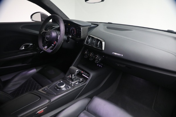 Used 2020 Audi R8 5.2 quattro V10 performance for sale $213,900 at Alfa Romeo of Greenwich in Greenwich CT 06830 26