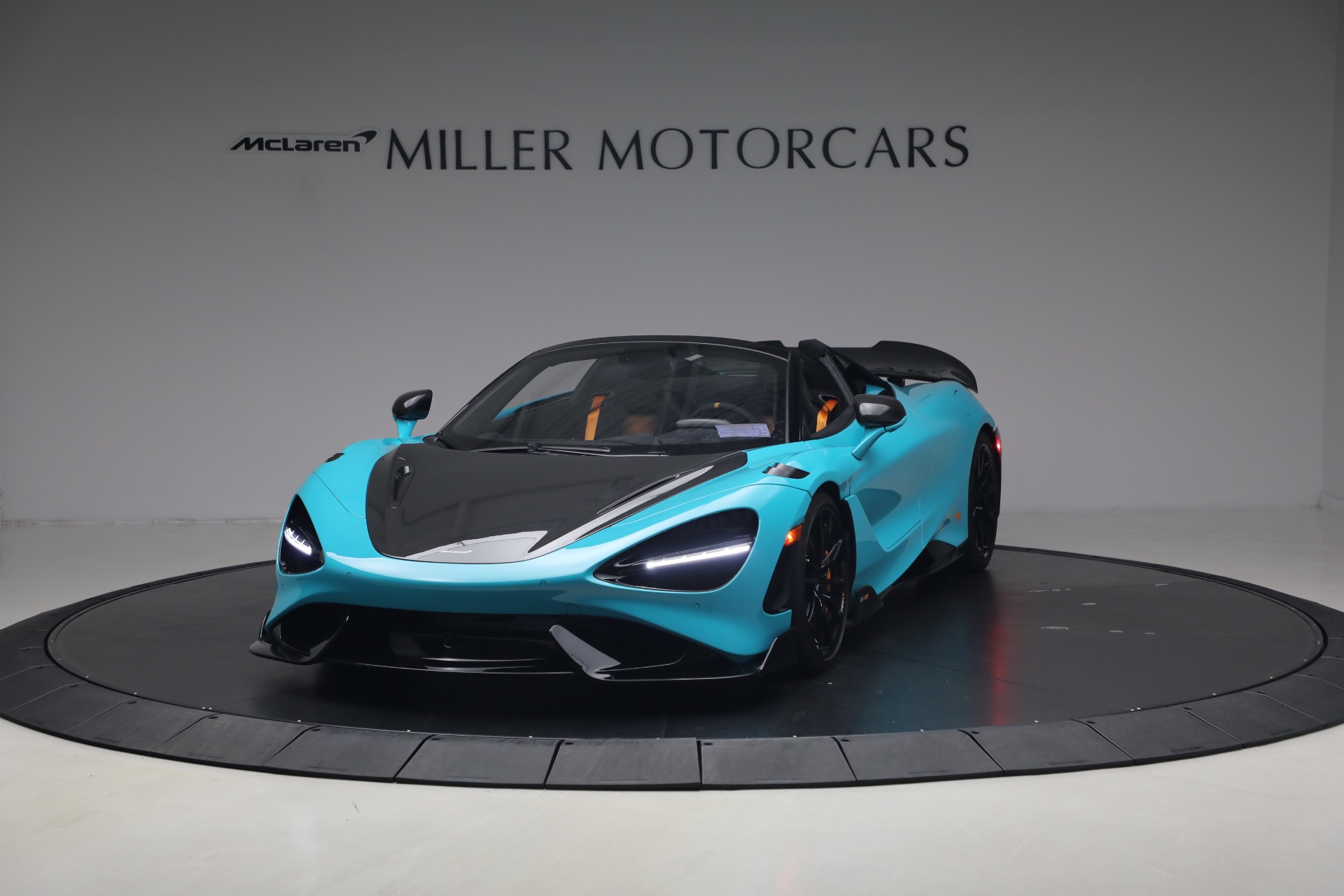 Used 2022 McLaren 765LT Spider for sale $599,900 at Alfa Romeo of Greenwich in Greenwich CT 06830 1