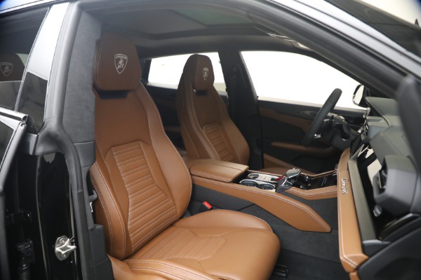 Used 2025 Lamborghini Urus SE for sale $305,900 at Alfa Romeo of Greenwich in Greenwich CT 06830 20