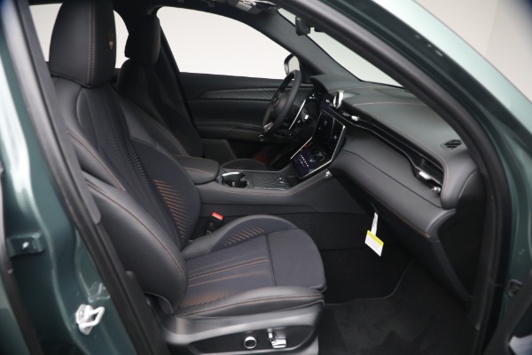 New 2026 Maserati Grecale Modena V6 for sale $96,825 at Alfa Romeo of Greenwich in Greenwich CT 06830 16