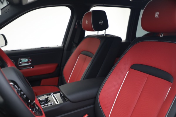 New 2027 Rolls-Royce Black Badge Cullinan for sale $588,050 at Alfa Romeo of Greenwich in Greenwich CT 06830 17