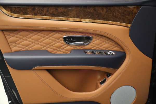 New 2026 Bentley Bentayga Azure V8 for sale $291,615 at Alfa Romeo of Greenwich in Greenwich CT 06830 14
