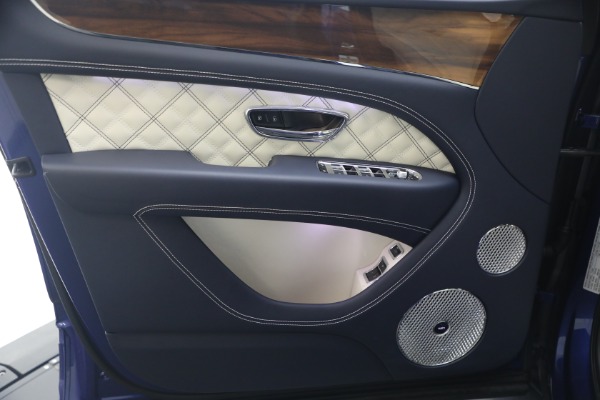 Used 2022 Bentley Bentayga V8 for sale $129,900 at Alfa Romeo of Greenwich in Greenwich CT 06830 16