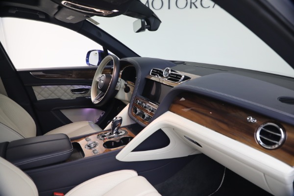 Used 2022 Bentley Bentayga V8 for sale $129,900 at Alfa Romeo of Greenwich in Greenwich CT 06830 22