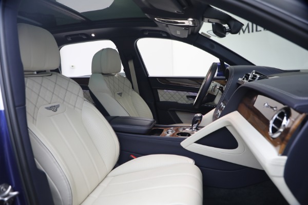 Used 2022 Bentley Bentayga V8 for sale $129,900 at Alfa Romeo of Greenwich in Greenwich CT 06830 23