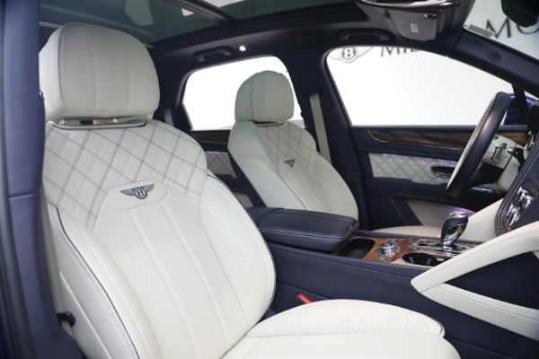 Used 2022 Bentley Bentayga V8 for sale $129,900 at Alfa Romeo of Greenwich in Greenwich CT 06830 24