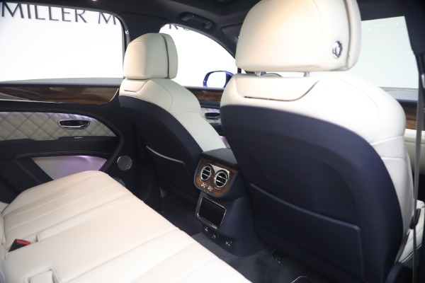 Used 2022 Bentley Bentayga V8 for sale $129,900 at Alfa Romeo of Greenwich in Greenwich CT 06830 25
