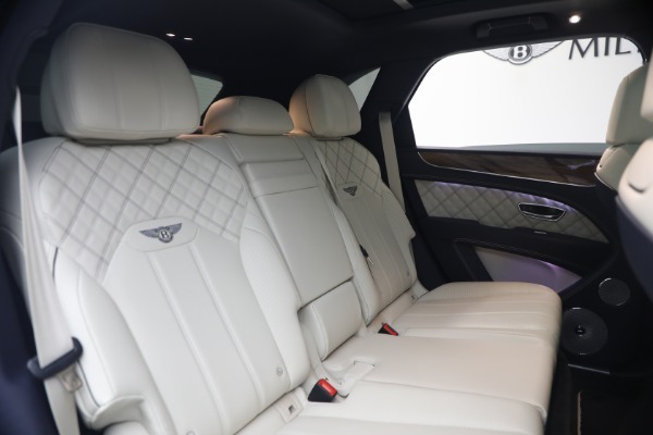 Used 2022 Bentley Bentayga V8 for sale $129,900 at Alfa Romeo of Greenwich in Greenwich CT 06830 27