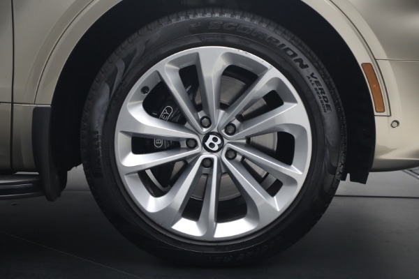 Used 2021 Bentley Bentayga V8 for sale $119,900 at Alfa Romeo of Greenwich in Greenwich CT 06830 16