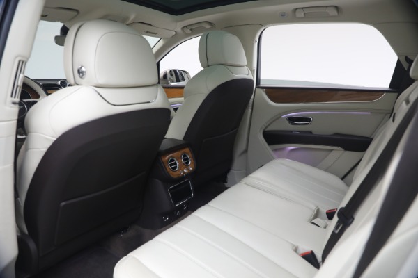 Used 2021 Bentley Bentayga V8 for sale $119,900 at Alfa Romeo of Greenwich in Greenwich CT 06830 21