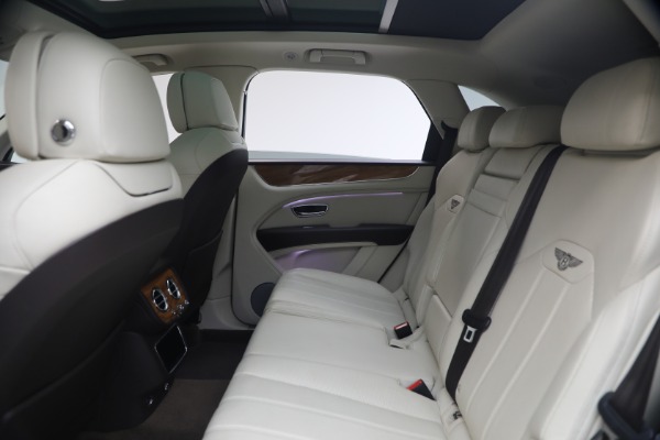 Used 2021 Bentley Bentayga V8 for sale $119,900 at Alfa Romeo of Greenwich in Greenwich CT 06830 22