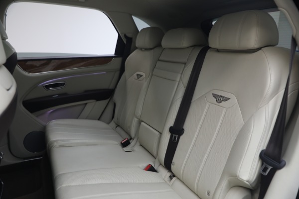 Used 2021 Bentley Bentayga V8 for sale $119,900 at Alfa Romeo of Greenwich in Greenwich CT 06830 23