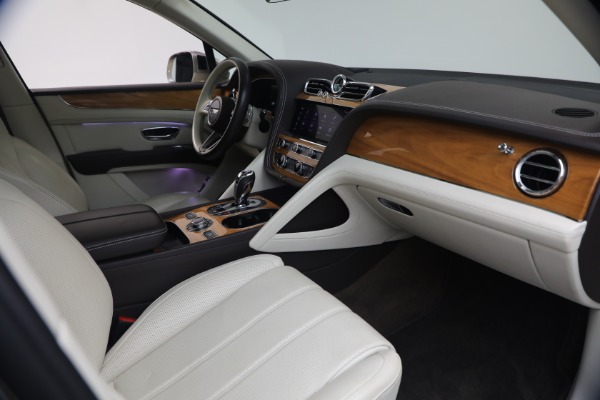 Used 2021 Bentley Bentayga V8 for sale $119,900 at Alfa Romeo of Greenwich in Greenwich CT 06830 25