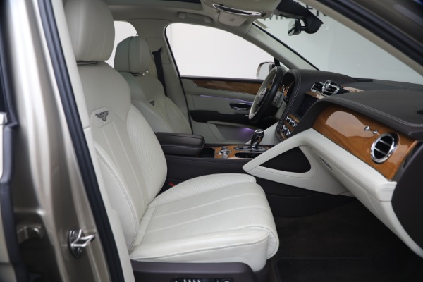 Used 2021 Bentley Bentayga V8 for sale $119,900 at Alfa Romeo of Greenwich in Greenwich CT 06830 26